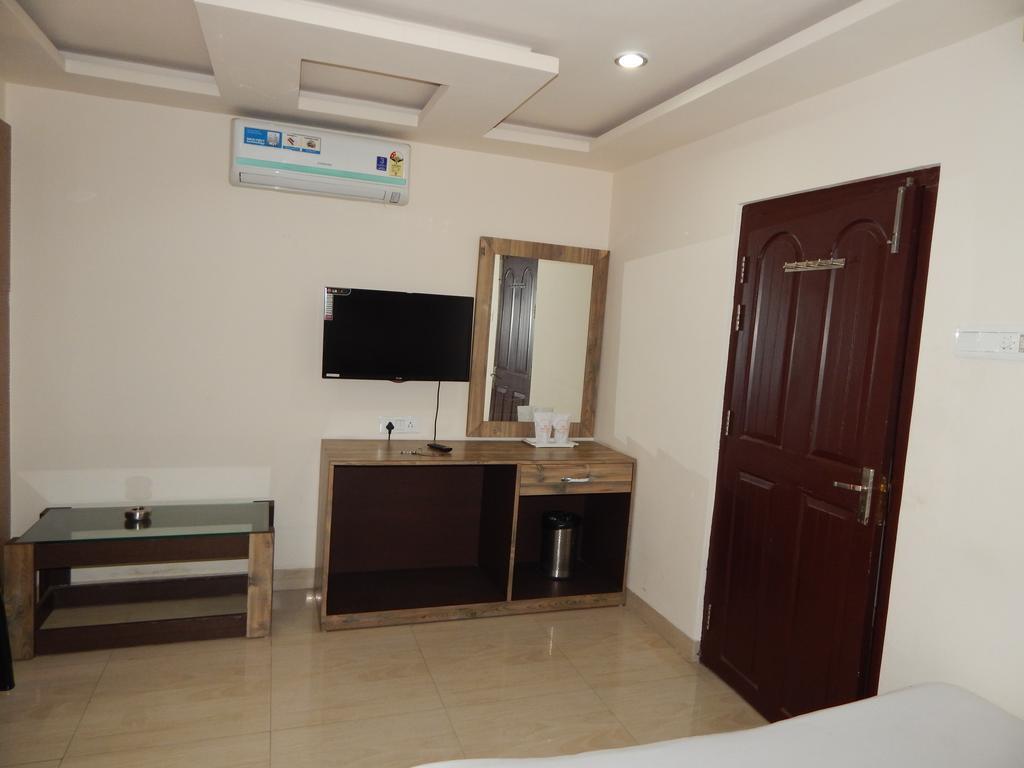 Breeze Hotel Siliguri Bagian luar foto
